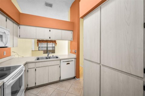 House in Palm Harbor, Florida 2 bedrooms, 79.34 sq.m. № 2237847 - photo 11