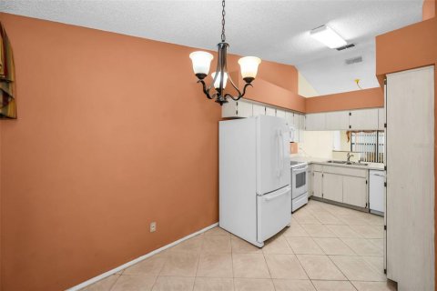 House in Palm Harbor, Florida 2 bedrooms, 79.34 sq.m. № 2237847 - photo 17