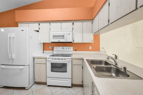 House in Palm Harbor, Florida 2 bedrooms, 79.34 sq.m. № 2237847 - photo 13