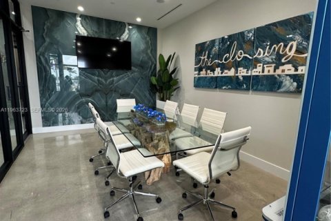 Commercial property in Sweetwater, Florida № 2026724 - photo 6