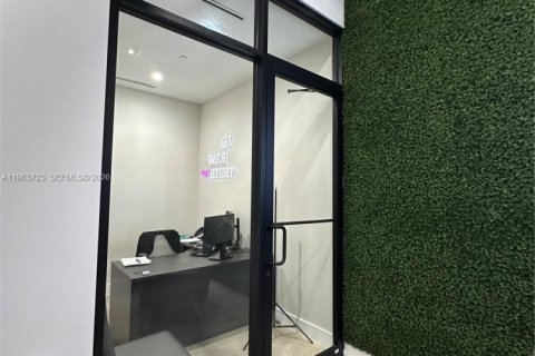 Commercial property in Sweetwater, Florida № 2026724 - photo 17