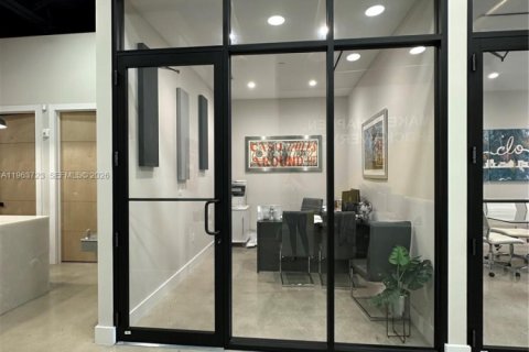 Commercial property in Sweetwater, Florida № 2026724 - photo 10