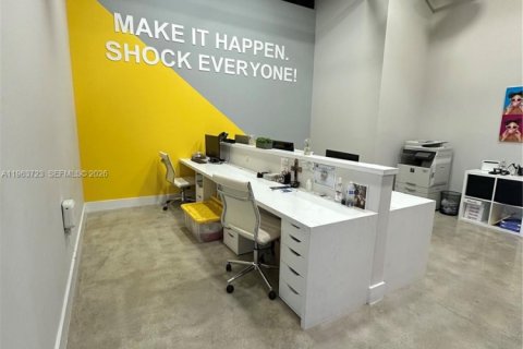 Commercial property in Sweetwater, Florida № 2026724 - photo 8