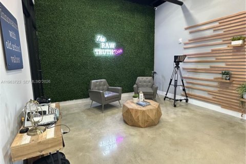 Commercial property in Sweetwater, Florida № 2026724 - photo 16