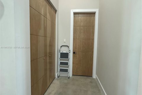 Commercial property in Sweetwater, Florida № 2026724 - photo 12