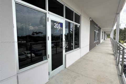 Commercial property in Sweetwater, Florida № 2026724 - photo 3