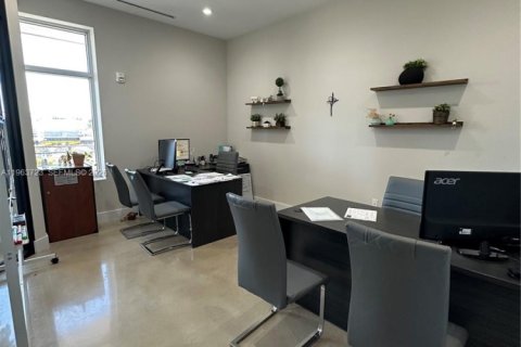 Commercial property in Sweetwater, Florida № 2026724 - photo 19