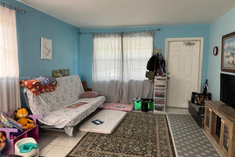 Condo in Hollywood, Florida, 2 bedrooms № 2082212 - photo 3