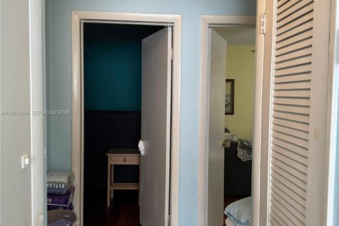 Condo in Hollywood, Florida, 2 bedrooms № 2082212 - photo 5