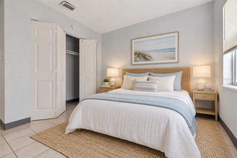 Apartment in Saint Petersburg, Florida 2 bedrooms, 74.32 sq.m. № 2391564 - photo 8
