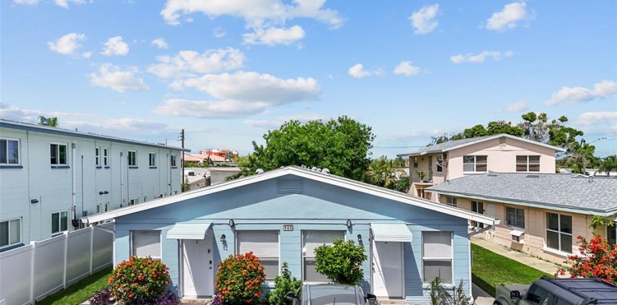 Apartment in Saint Petersburg, Florida 2 bedrooms, 74.32 sq.m. № 2391564