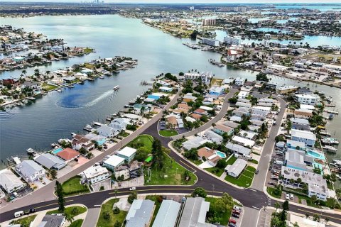 Apartment in Saint Petersburg, Florida 2 bedrooms, 74.32 sq.m. № 2391564 - photo 22