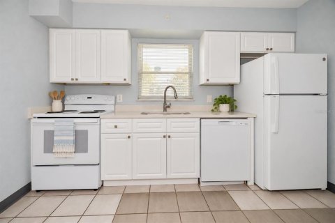 Apartment in Saint Petersburg, Florida 2 bedrooms, 74.32 sq.m. № 2391564 - photo 7