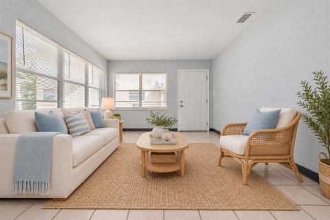 Apartment in Saint Petersburg, Florida 2 bedrooms, 74.32 sq.m. № 2391564 - photo 5