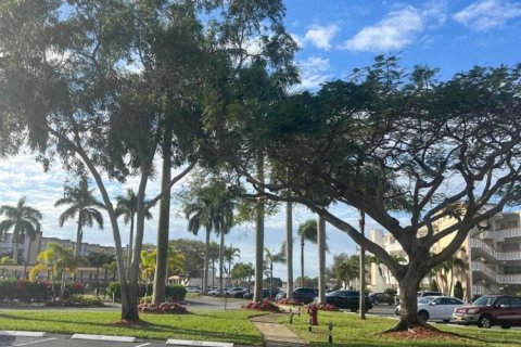 Condo in Boca Raton, Florida, 1 bedroom  № 1188589 - photo 1