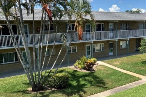 Condominio en Saint Petersburg, Florida, 2 dormitorios  № 2119447