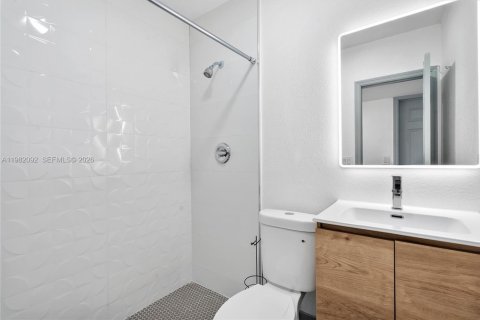 Casa en alquiler en Miami, Florida, 3 dormitorios, 164.62 m2 № 2049384 - foto 5