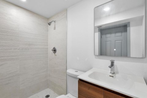 Casa en alquiler en Miami, Florida, 3 dormitorios, 164.62 m2 № 2049384 - foto 9