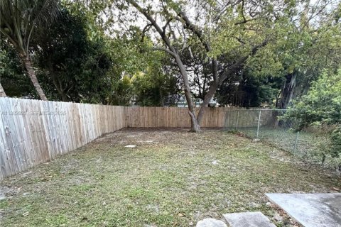 Casa en alquiler en Miami, Florida, 3 dormitorios, 164.62 m2 № 2049384 - foto 10