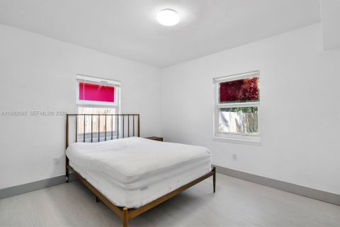 Casa en alquiler en Miami, Florida, 3 dormitorios, 164.62 m2 № 2049384 - foto 8