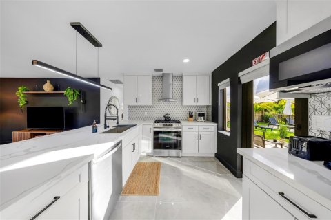 Villa ou maison à louer à Wilton Manors, Floride: 3 chambres, 128.86 m2 № 2350802 - photo 8