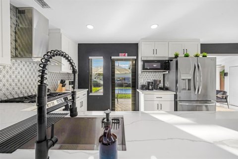 Villa ou maison à louer à Wilton Manors, Floride: 3 chambres, 128.86 m2 № 2350802 - photo 9