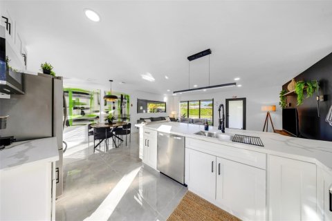 Villa ou maison à louer à Wilton Manors, Floride: 3 chambres, 128.86 m2 № 2350802 - photo 13
