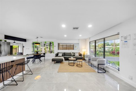 Villa ou maison à louer à Wilton Manors, Floride: 3 chambres, 128.86 m2 № 2350802 - photo 2