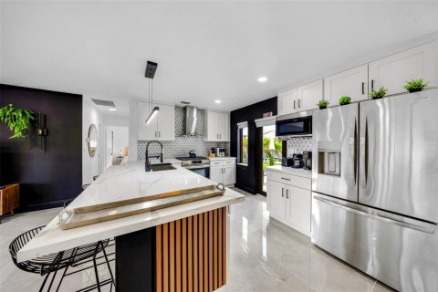 Villa ou maison à louer à Wilton Manors, Floride: 3 chambres, 128.86 m2 № 2350802 - photo 12
