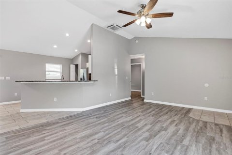 House in Ocala, Florida 3 bedrooms, 119.29 sq.m. № 2210342 - photo 9