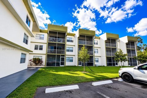 Condominio en alquiler en Sunrise, Florida, 2 dormitorios, 116.31 m2 № 2069297 - foto 18