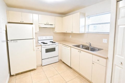 Condominio en alquiler en Sunrise, Florida, 2 dormitorios, 116.31 m2 № 2069297 - foto 4