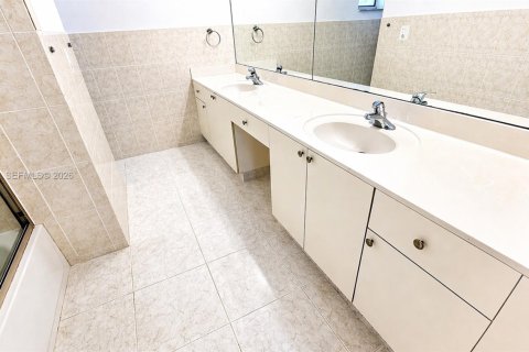 Condominio en alquiler en Sunrise, Florida, 2 dormitorios, 116.31 m2 № 2069297 - foto 12