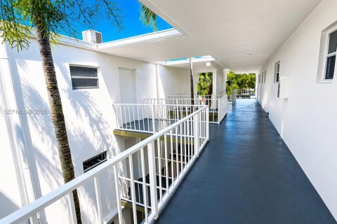 Condo in Sunrise, Florida, 2 bedrooms  № 2069297