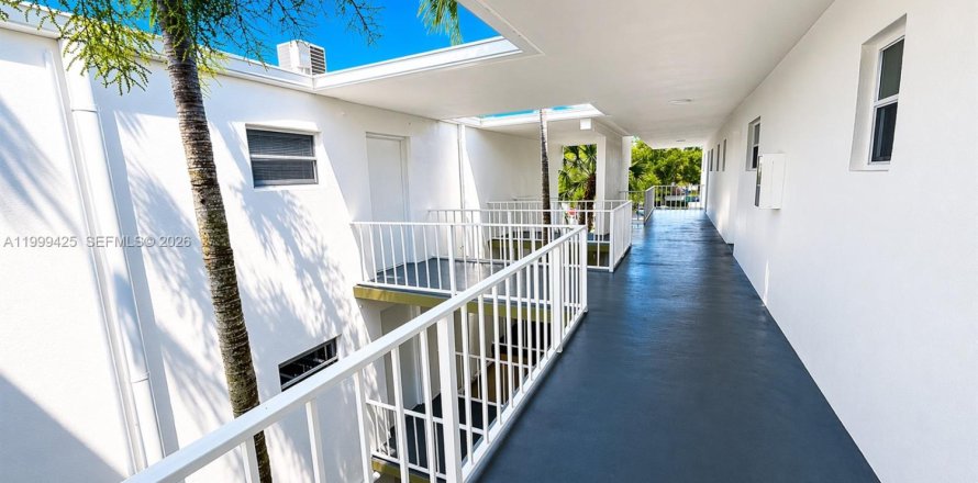 Condominio en Sunrise, Florida, 2 dormitorios № 2069297