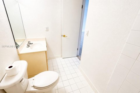 Condominio en alquiler en Sunrise, Florida, 2 dormitorios, 116.31 m2 № 2069297 - foto 16