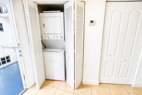 Condominio en alquiler en Sunrise, Florida, 2 dormitorios, 116.31 m2 № 2069297 - foto 5