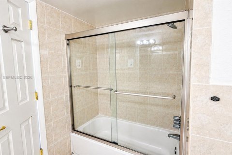 Condominio en alquiler en Sunrise, Florida, 2 dormitorios, 116.31 m2 № 2069297 - foto 13