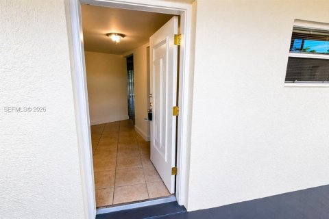 Condominio en alquiler en Sunrise, Florida, 2 dormitorios, 116.31 m2 № 2069297 - foto 3