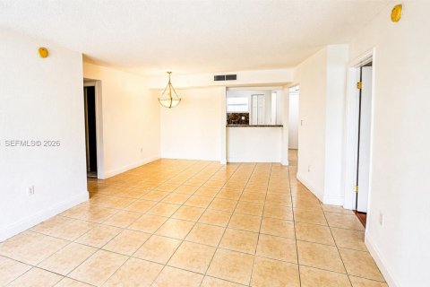 Condominio en alquiler en Sunrise, Florida, 2 dormitorios, 116.31 m2 № 2069297 - foto 7