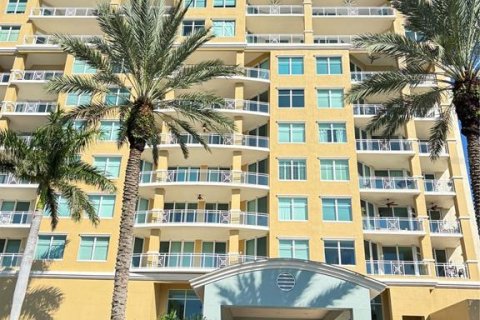 Condo in Palmetto, Florida, 2 bedrooms  № 2416291 - photo 2