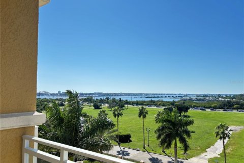 Condo in Palmetto, Florida, 2 bedrooms  № 2416291 - photo 18