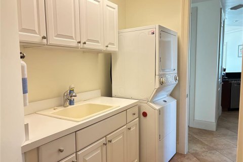 Condo in Palmetto, Florida, 2 bedrooms  № 2416291 - photo 25