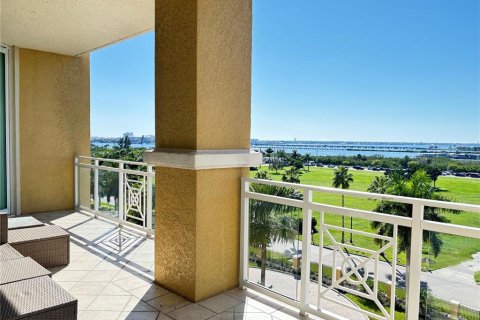 Condo in Palmetto, Florida, 2 bedrooms  № 2416291 - photo 17