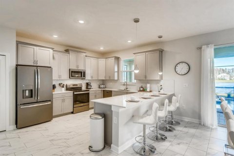 Casa en venta en Kissimmee, Florida, 6 dormitorios, 349.31 m2 № 1724201 - foto 11
