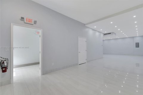 Immobilier commercial à vendre à Miami, Floride № 1788697 - photo 27