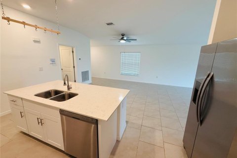 Villa ou maison à louer à North Fort Myers, Floride: 4 chambres, 168.34 m2 № 2214956 - photo 10