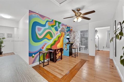 House in Miami, Florida 6 bedrooms, 161.65 sq.m. № 2059025 - photo 26