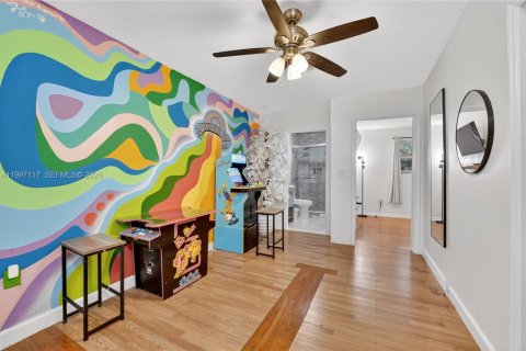 House in Miami, Florida 6 bedrooms, 161.65 sq.m. № 2059025 - photo 27