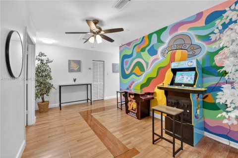 House in Miami, Florida 6 bedrooms, 161.65 sq.m. № 2059025 - photo 28